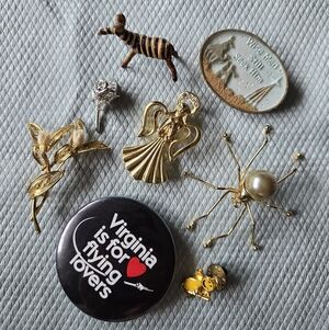 Lot Of Assorted Vintage Mixed Media Brooches